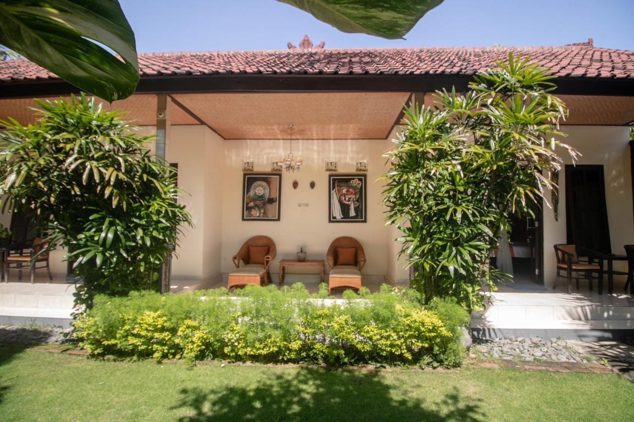 Giri Sari Guest House Пемутеран Экстерьер фото