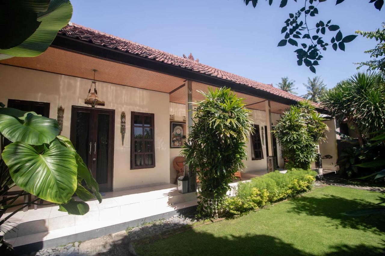 Giri Sari Guest House Пемутеран Экстерьер фото